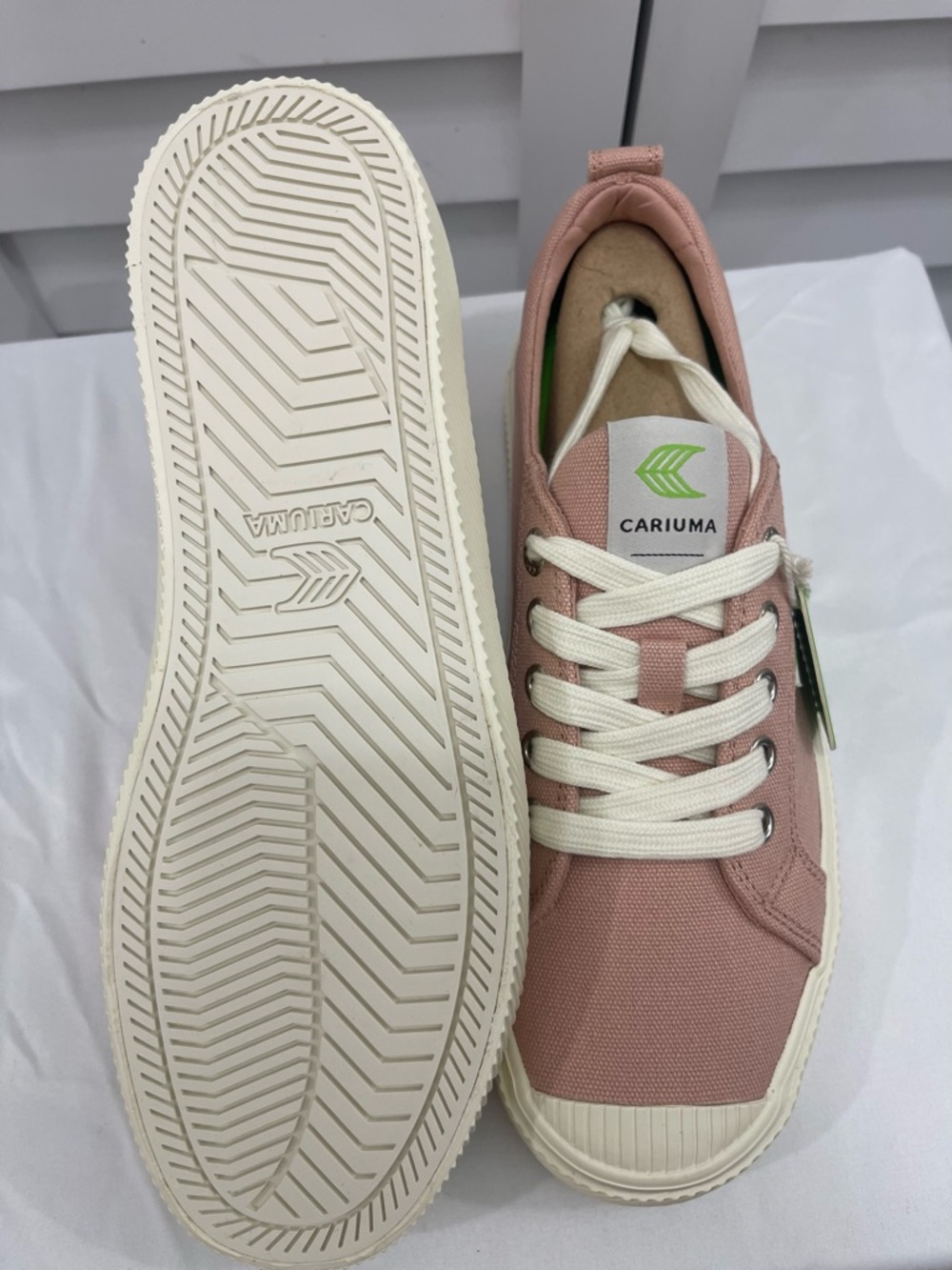 Cariuma Women’s  Low-Top Sneakers - Picture 3 of 6